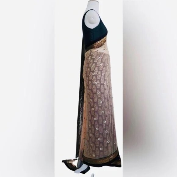 Sabyasachi authentic brand new saree - Picture 2 of 5